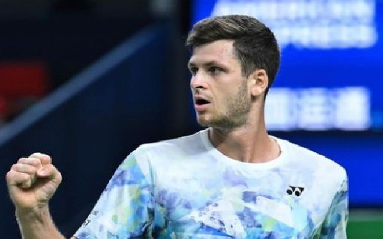 Hurkacz supera Rublev em tie-break emocionante e conquista título do Masters 1000 de Xangai