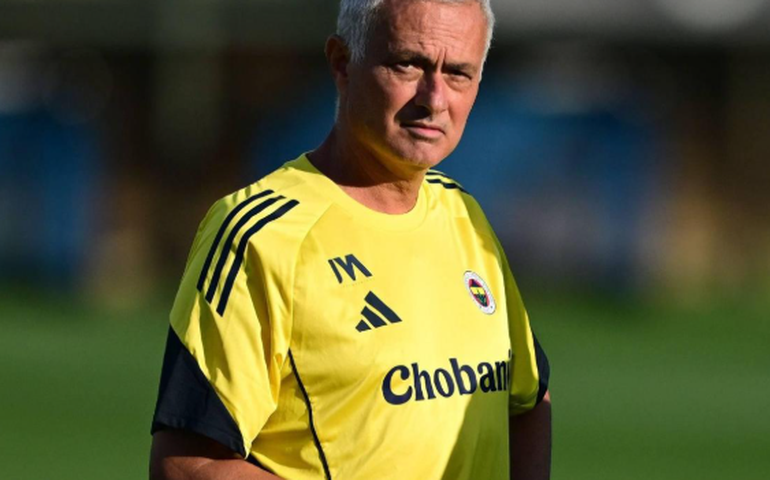 De volta ao Benfica, Mourinho se declara ao clube e rejeita rótulo de ultrapassado