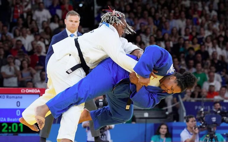 Bia Souza bate número 2 do mundo e judô conquista primeiro ouro do Brasil na Olimpíada