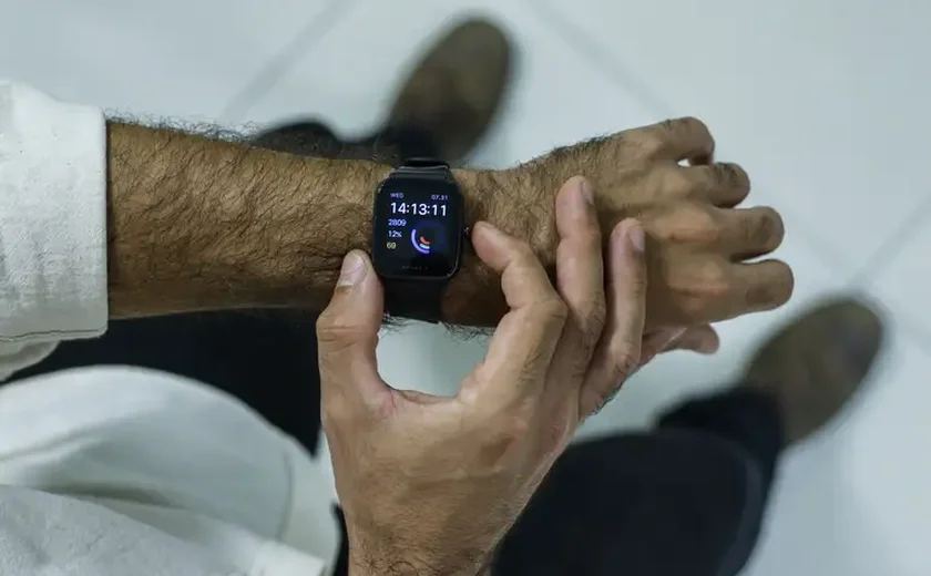 Geração Z troca o smartwatch pelo relógio analógico; entenda a tendência