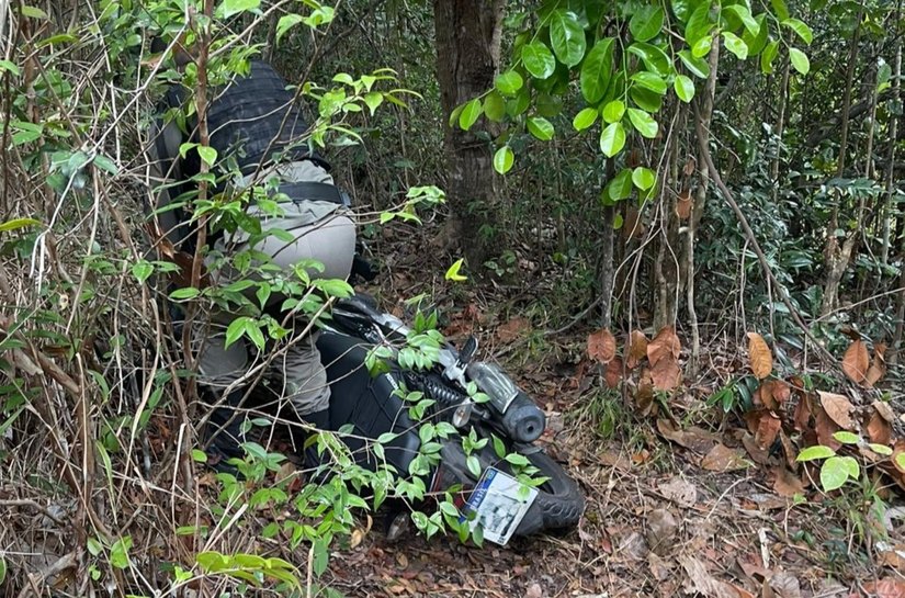 Polícia Militar detém suspeito de tráfico e recupera motocicleta