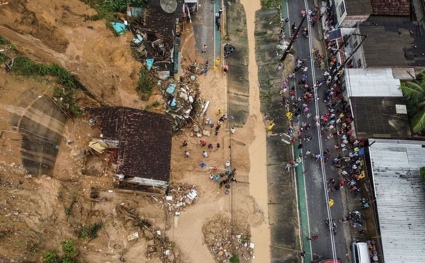 Número de mortes confirmadas devido à chuva no Grande Recife é de 44