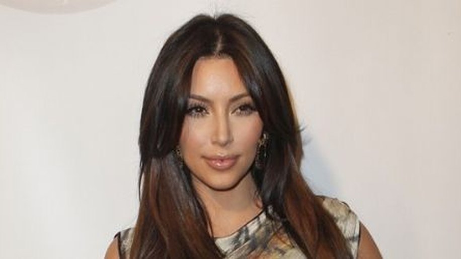 Bolo de casamento de Kim Kardashian será como de William e Kate
