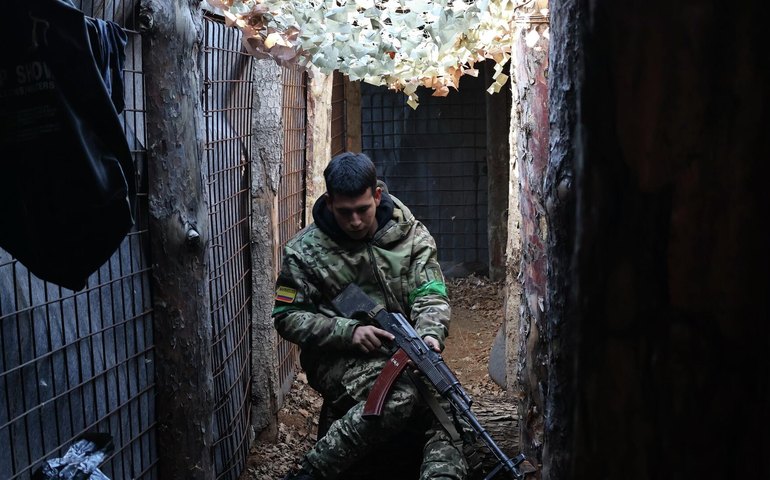 Brasil não é obrigado a repatriar mercenários e pode julgá-los por crimes, alerta especialista