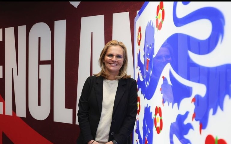 Eleita melhor treinadora do mundo, Sarina Wiegman renova com seleção inglesa até 2027
