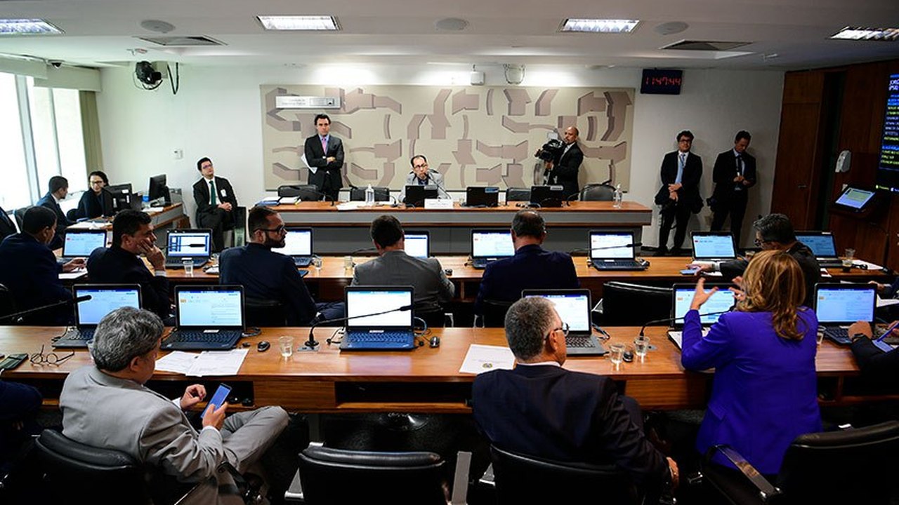 Adiada votação sobre obrigatoriedade de profissional de segurança nas escolas