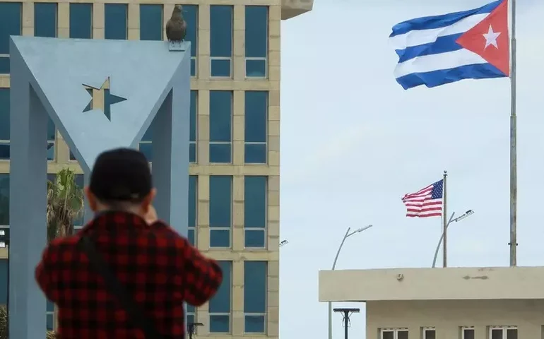 Papa expressa 'grande preocupação' com tensões entre EUA e Cuba