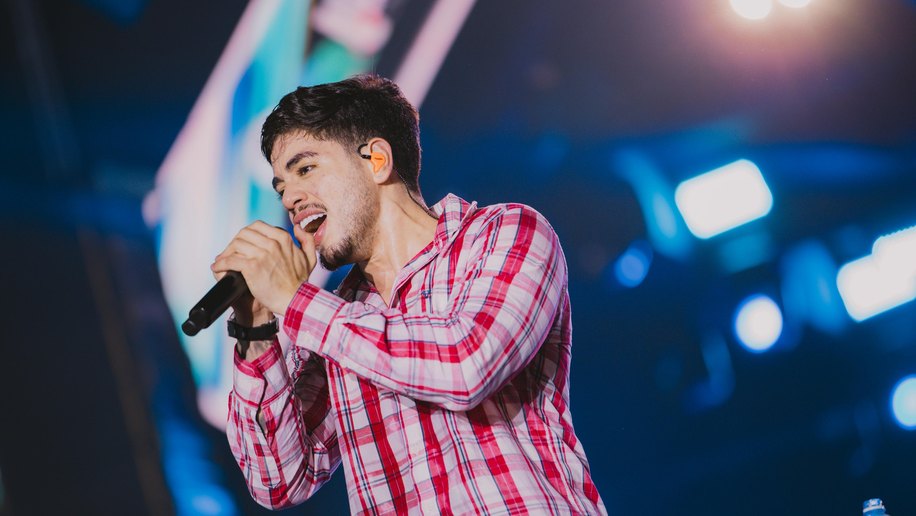 Thiago Freitas encerra turnê junina com show gratuito em Arapiraca