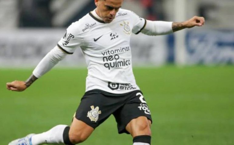 Fagner celebra estreia no Brasileirão, mas diz: ‘As dores seguirão por um tempo’