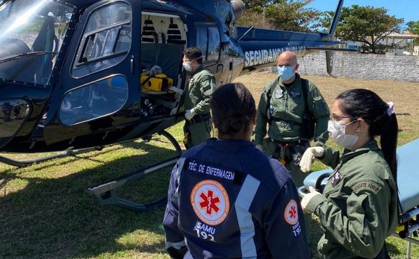 Samu Aeromédico resgata vítima de desabamento de telhado em Novo Lino