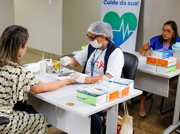 Setor médico oferta testes rápidos para HIV, Hepatites e Sífilis em ação na sede do TJAL
