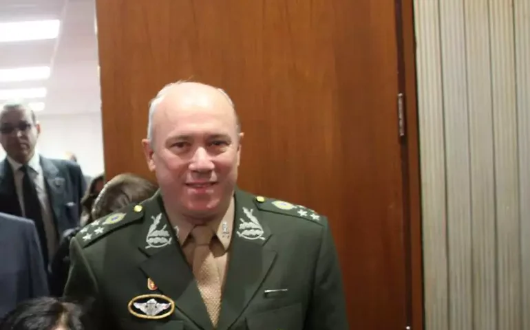 Pai de Cid relatou à PF que Bolsonaro recebeu 68 mil dólares em espécie de 'forma fracionada'