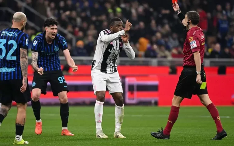 Em meio à crise defensiva, Juve pede anulação de cartão vermelho de Kalulu