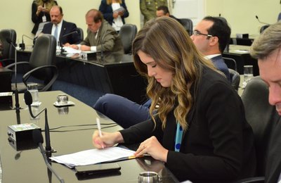 Deputada Cibele Moura destaca aprovação pelo Senado de PL que ela também apresentou em Alagoas em defesa da mulher    