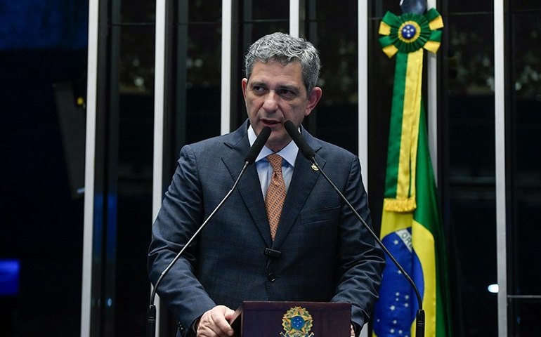 Rogério Carvalho cobra transparência e pagamento do piso da enfermagem