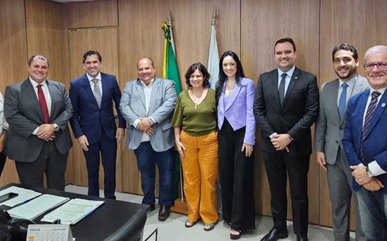 Sesau apresenta Programa Bate Coração à ministra da Saúde Nísia Trindade