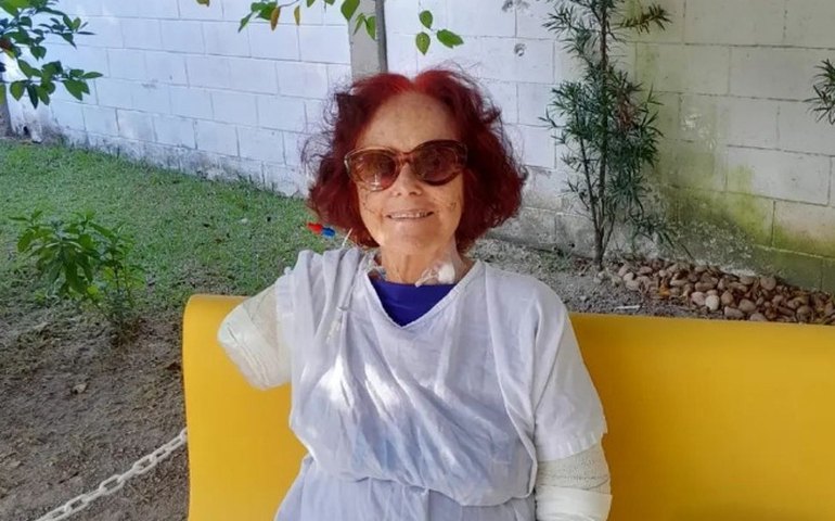 Roseana Murray volta a hospital para curativos, posta foto no jardim e famosos reagem