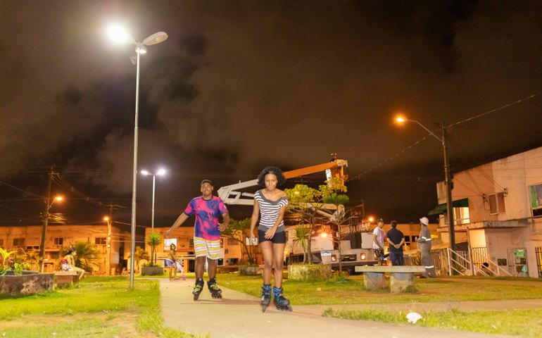 Prefeitura restabelece luminárias nos residenciais Parque dos Caetés e Morada do Planalto