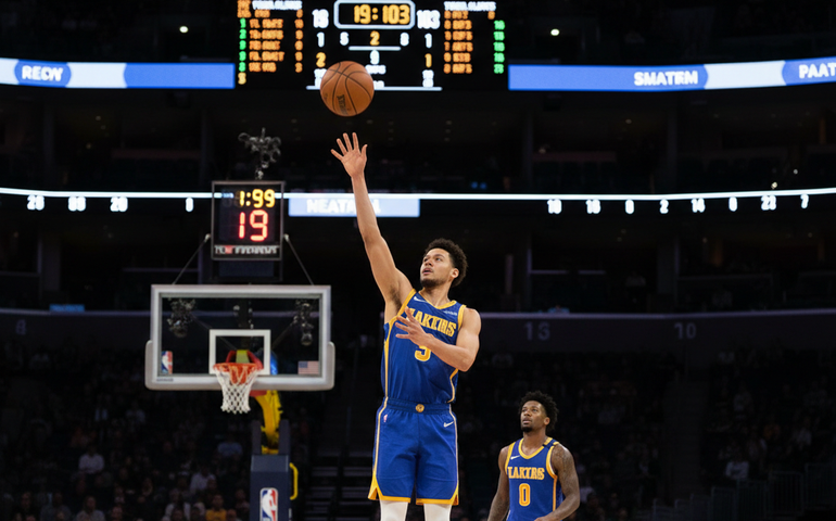 Shai iguala marca histórica de Chamberlain com 100 jogos seguidos anotando 20 pontos