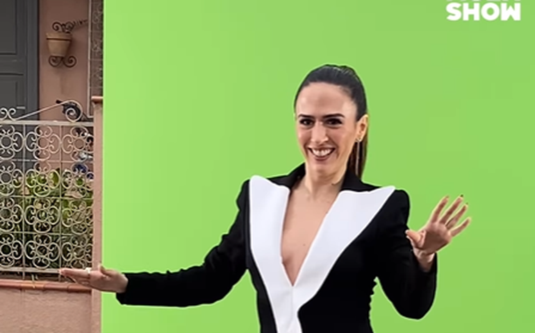 Tata Werneck volta a debochar da Rede TV!, mesmo após processo