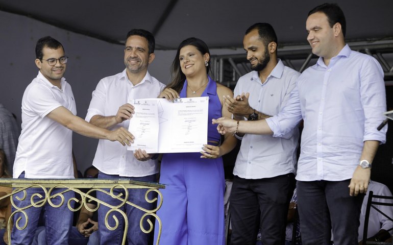 Governador participa de inaugurações e entrega equipamentos durante emancipação de Novo Lino