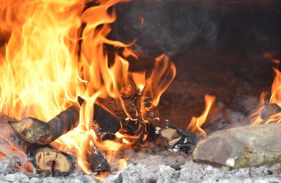 Pneumologista alerta para o perigo das fumaças de fogueiras e fogos de artifício