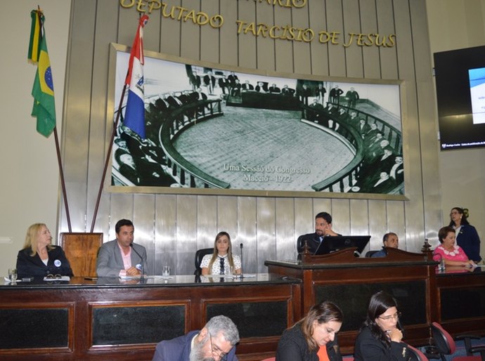 Cosems descaso do governo com distribuição de medicamentos