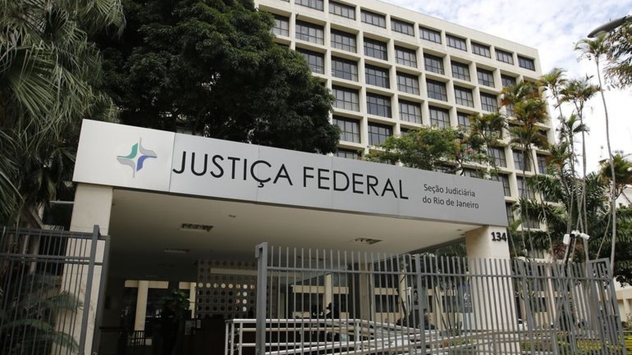 Juíza condena ex-dirigentes do Postalis e da Petros por desvios na compra de debêntures