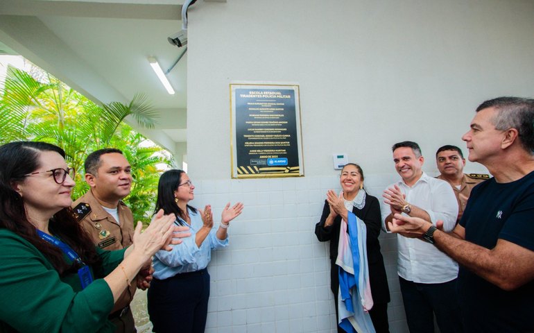 Paulo Dantas entrega reforma do Colégio Tiradentes e 15 novos ônibus escolares