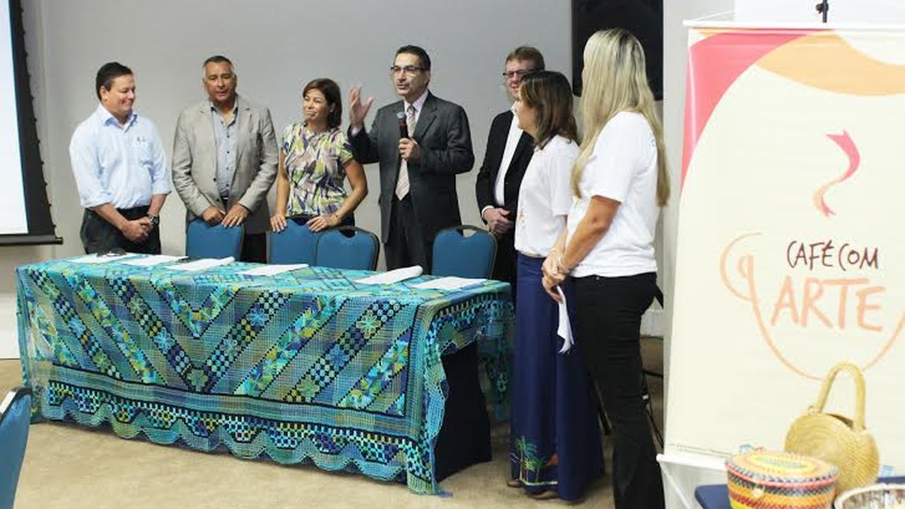 Café com Arte divulga artesanato para o turista na  alta temporada