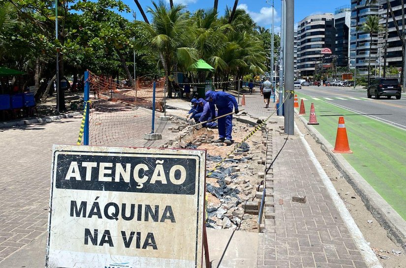 Prefeitura avança nos serviços de manutenção da infraestrutura ao longo da orla marítima de Maceió