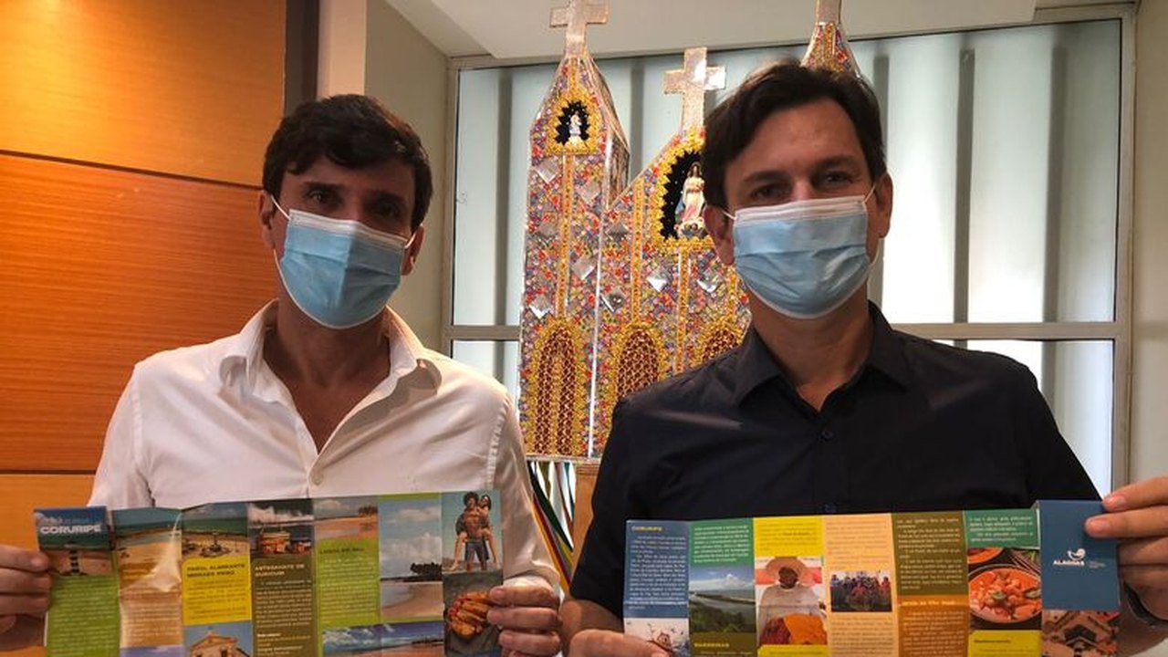 Sedetur entrega guia de bolso turístico de Coruripe