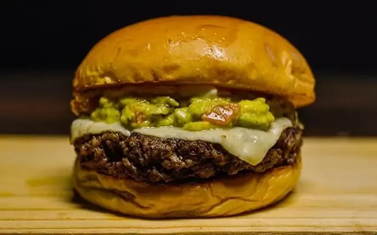 Hambúrguer ou sushi? Para ter sempre uma opção para o cliente, restaurantes se tornam multimarcas