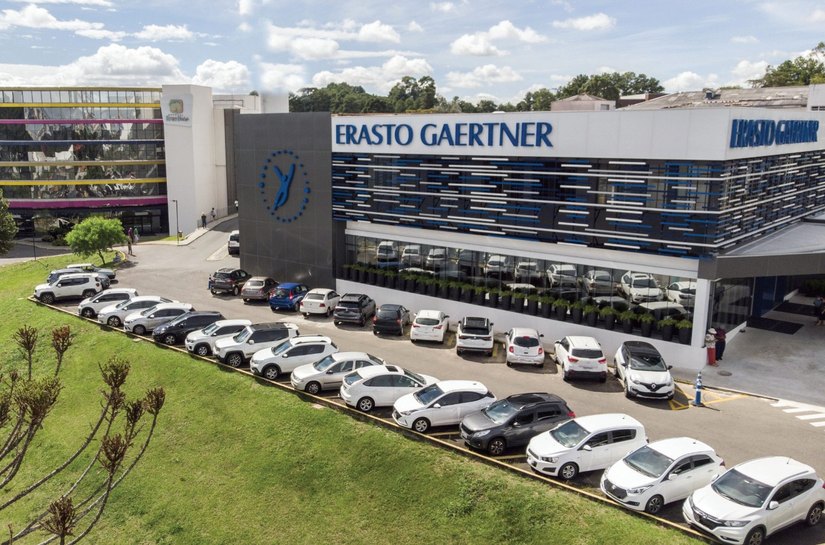 Hospital Erasto Gaertner aposta na arte para humanizar ambientes e cria galeria dentro da instituição