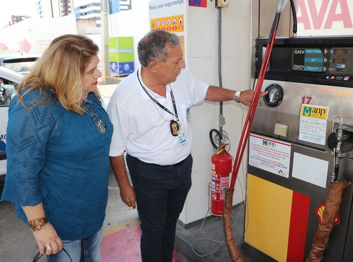 MP e ANP realizam fiscalização em postos de combustíveis de Maceió