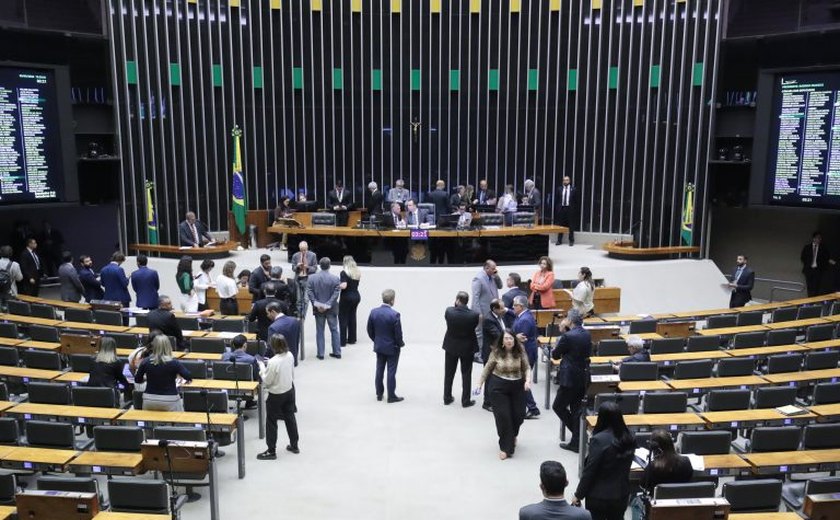 Congresso promulga PEC que anistia partidos políticos de multas nesta quinta-feira