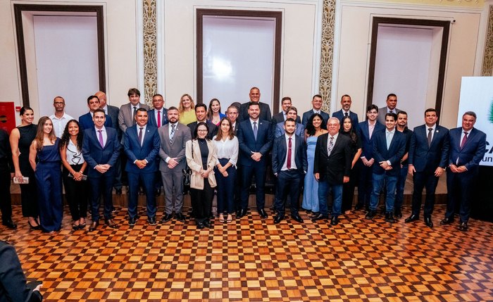Câmara empossa 17 servidores aprovados em concurso público Câmara empossa 17 servidores aprovados em concurso público