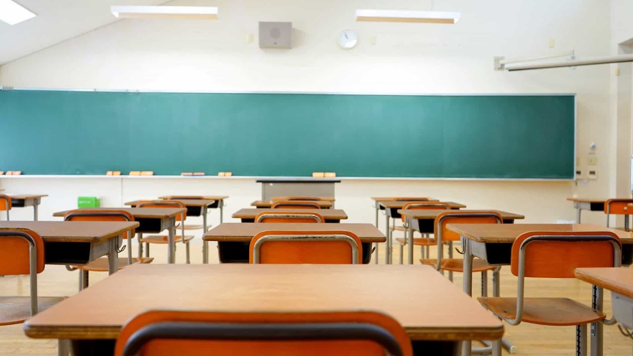 Pais trocam colégios particulares por públicos