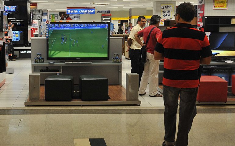 Vendas no comércio recuam 0,1% em junho, 3º mês seguido de queda