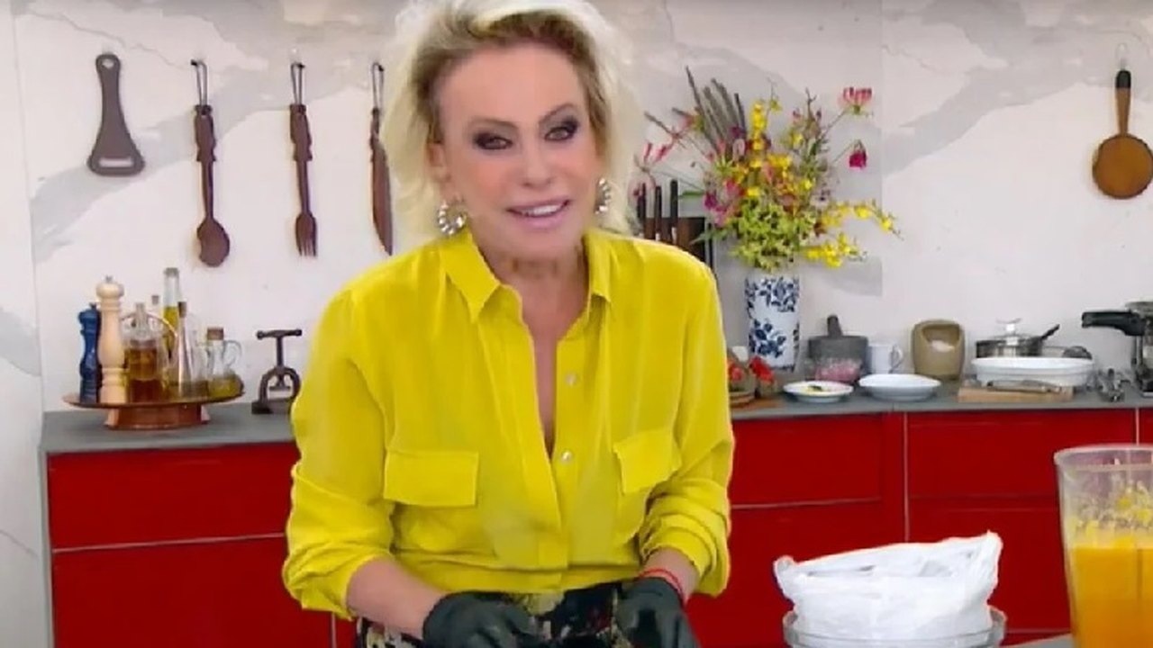 Ana Maria Braga tem crise de riso fazendo receita com linguiça e vira meme