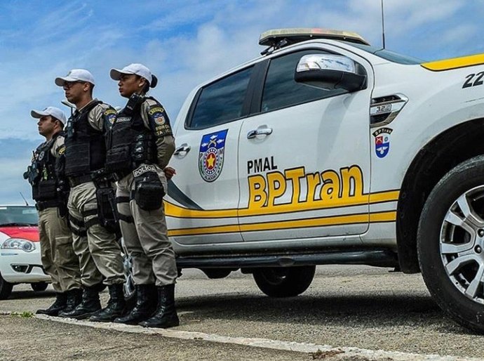 Polícia Militar apreende veículos adulterados e recupera carro roubado na Região Metropolitana