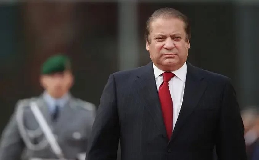 Ex-primeiro-ministro, Nawaz Sharif, volta ao Paquistão antes da votação parlamentar