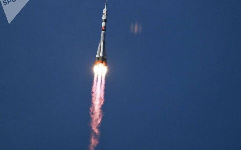 Foguete Soyuz-2.1a lança espaçonave russa Soyuz MS-28 rumo à órbita