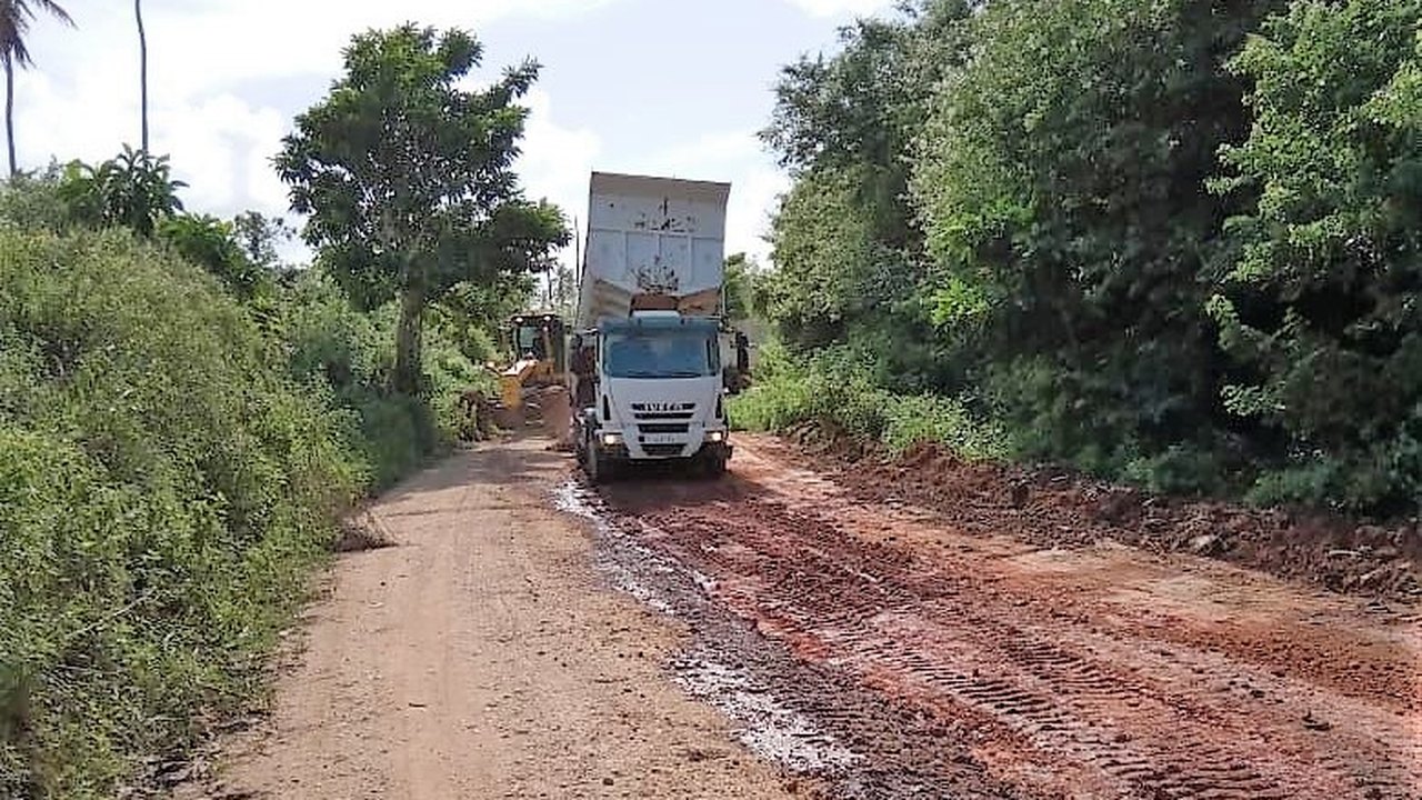 Prefeitura de Penedo regulariza estradas de acesso aos povoados
