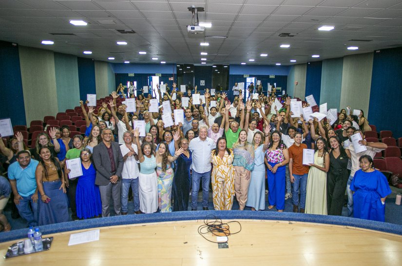 Acessuas Trabalho entrega certificados de conclusão de cursos de qualificação profissional