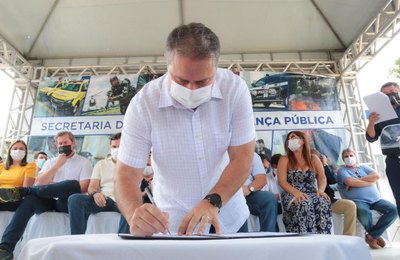 Renan Filho entrega CISP, ponte e autoriza obras de esgotamento em Porto de Pedras 