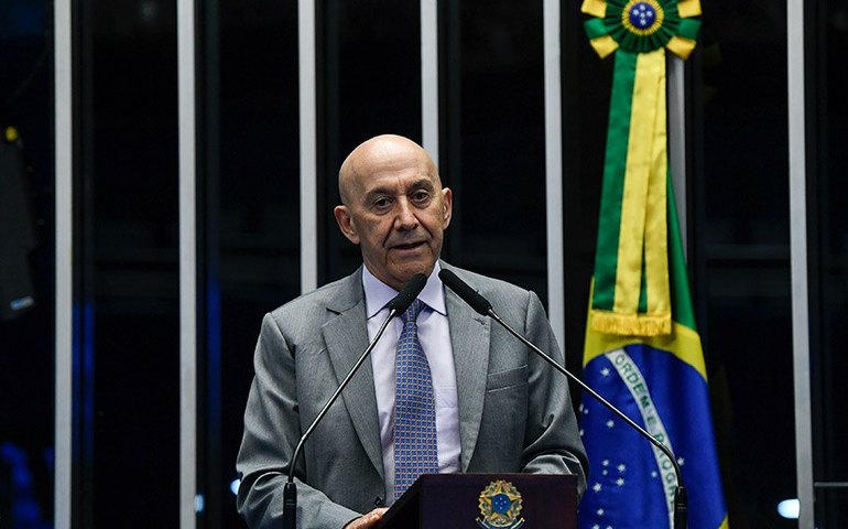 Confúcio Moura destaca importância do Programa Nacional de Imunização