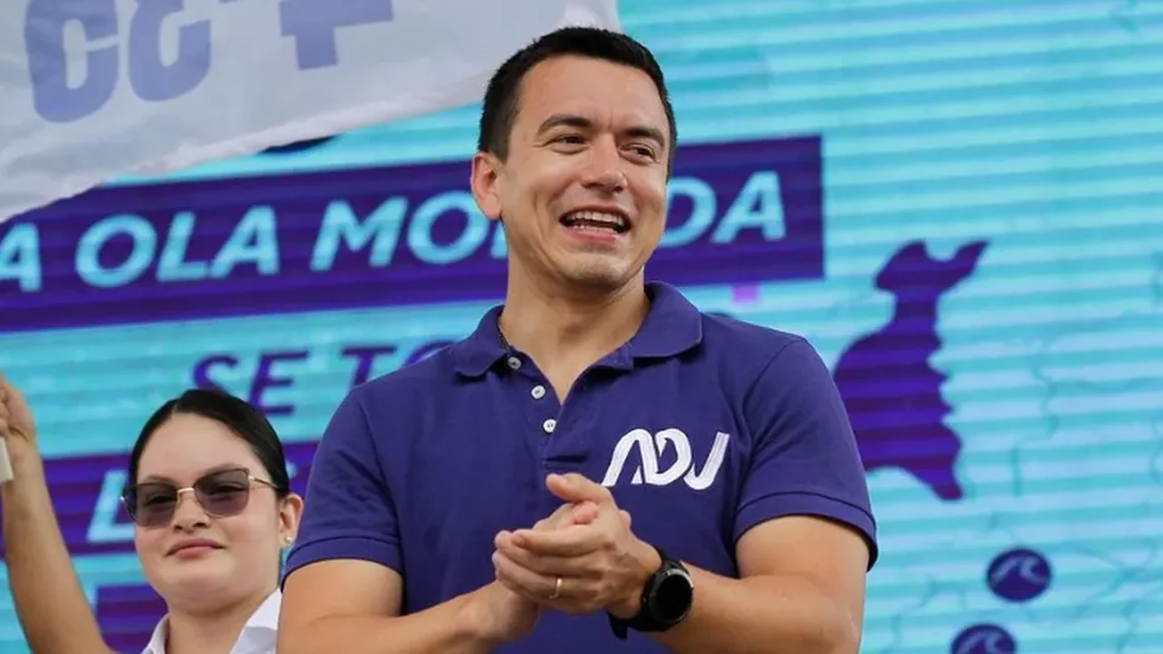 Filho de bilionário, Daniel Noboa surpreende no primeiro turno ao fugir da polarização e atrair voto jovem