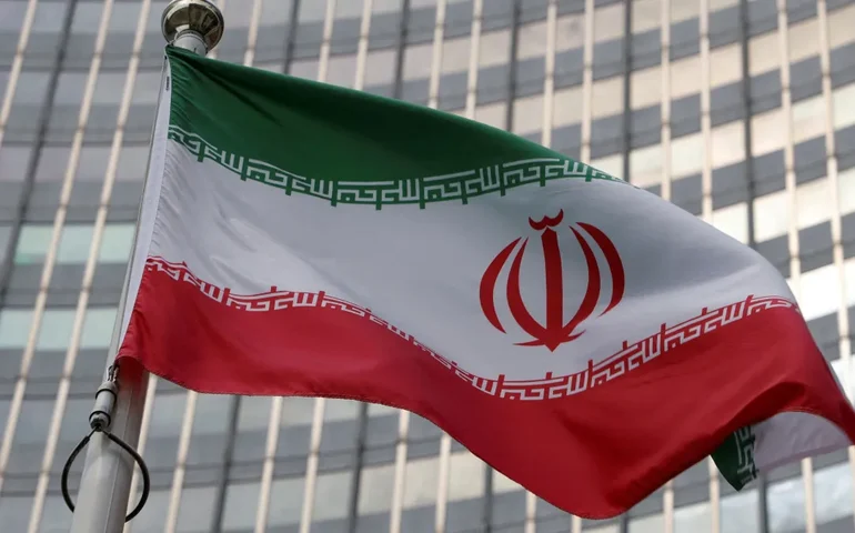 Irã afirma ter apreendido navio petroleiro na costa de Omã