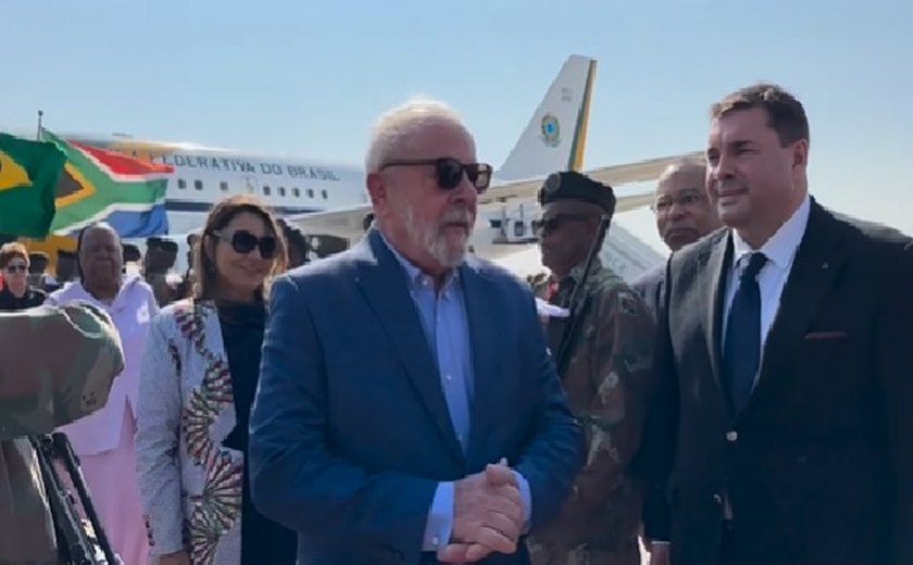 Lula chega à África do Sul, para reunião do Brics